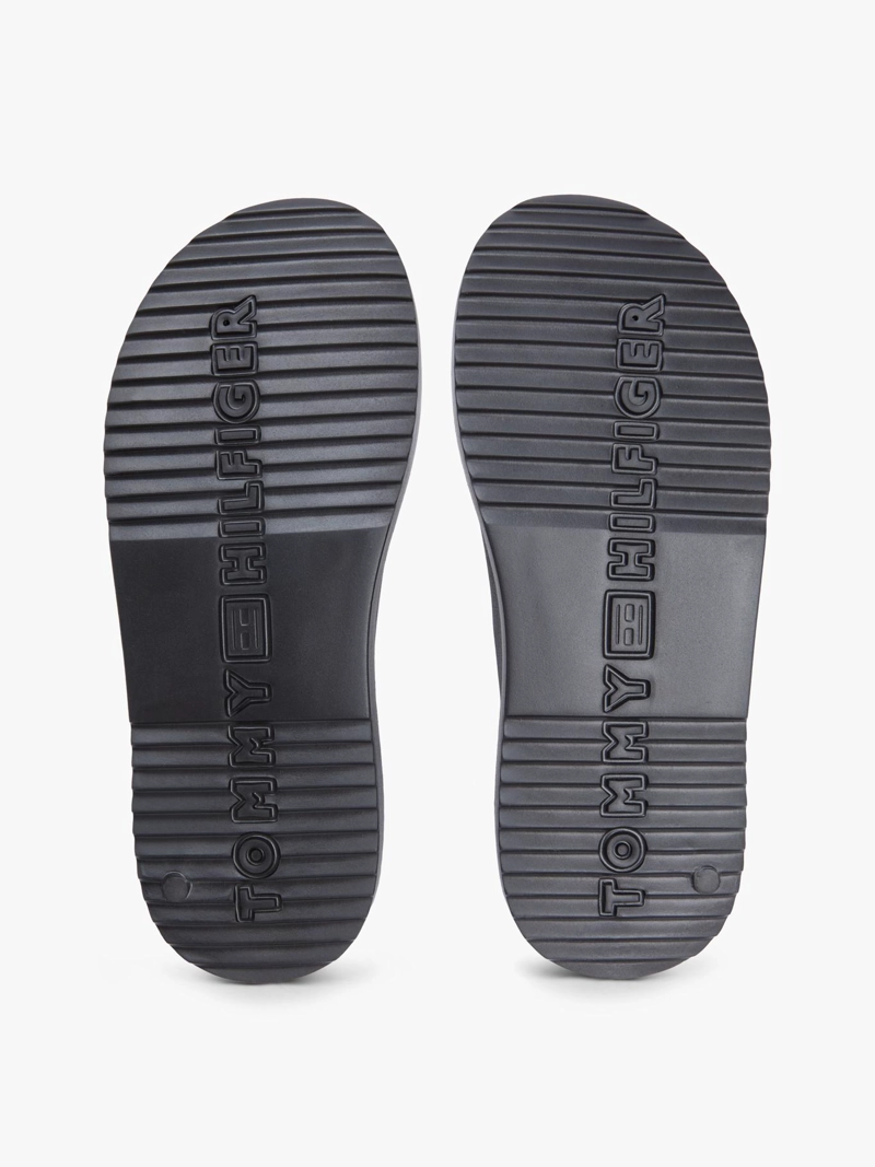SANDALIAS CON HEBILLAS Y SUELA DENTADA - 8