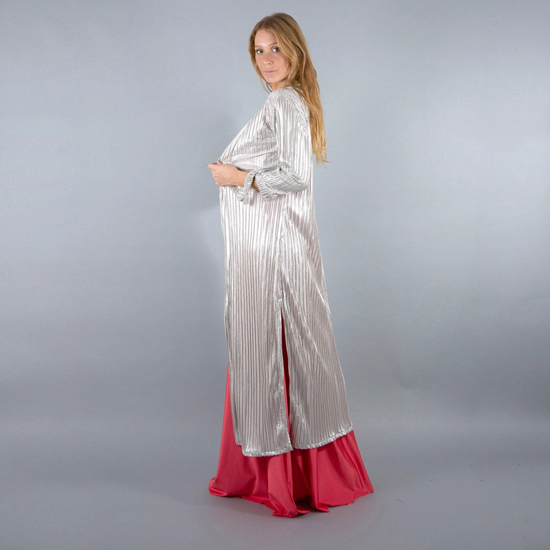 TAPADO KIMONO LARGO RECTO MUJER MARIA PASKARO CHAMPAGNE VERONA PLISADO METALIZADO - 2