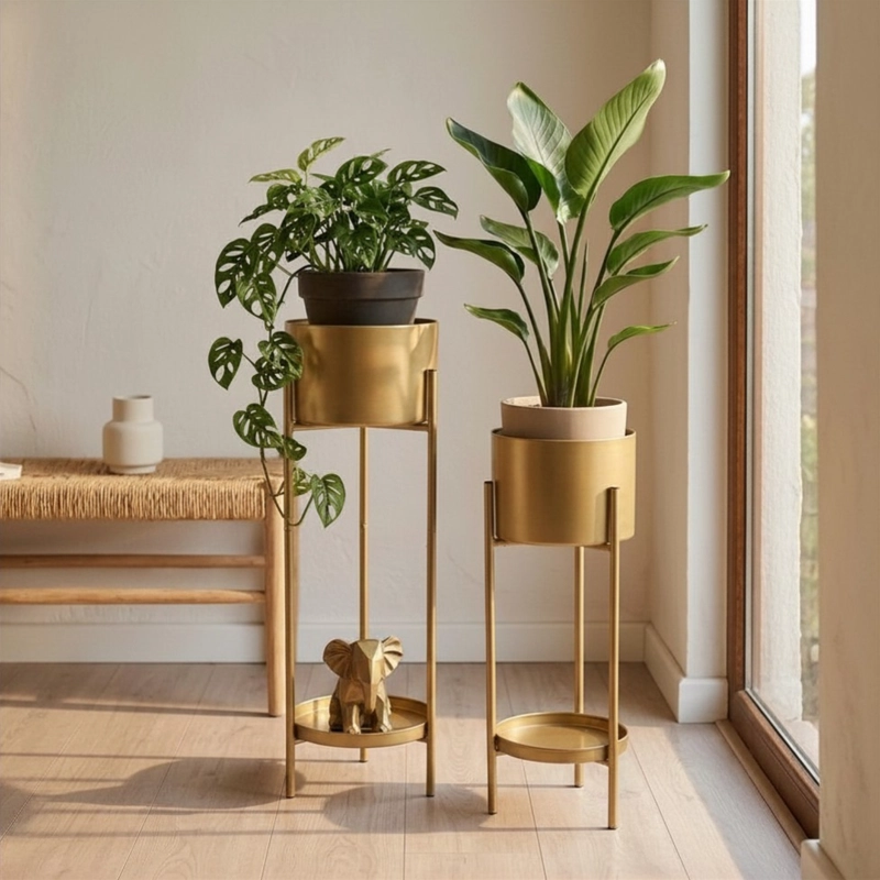 SET 2 MACETEROS CON PEDESTAL METAL DORADO - 4