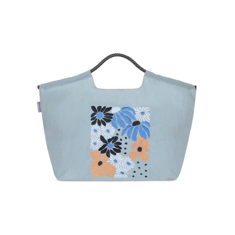 BOLSO BORDADO FLOWERS H2O WEAR CELESTE - 1