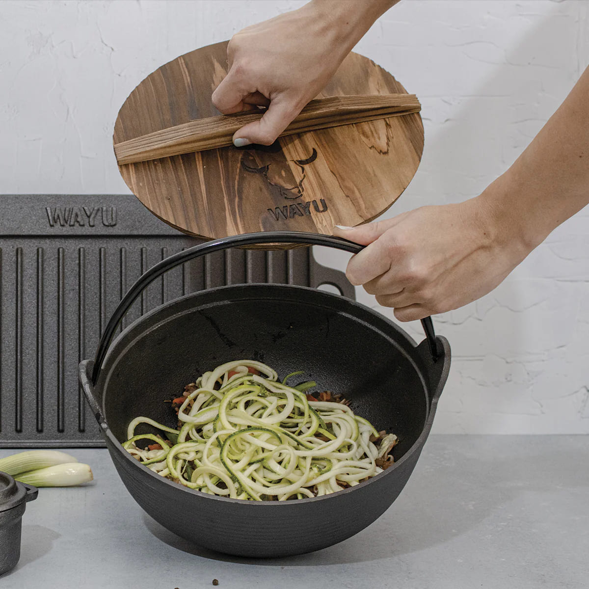 OLLA CON TAPA DE MADERA WAYU IRON CAST 25CM COCINA PARRILLA - 3