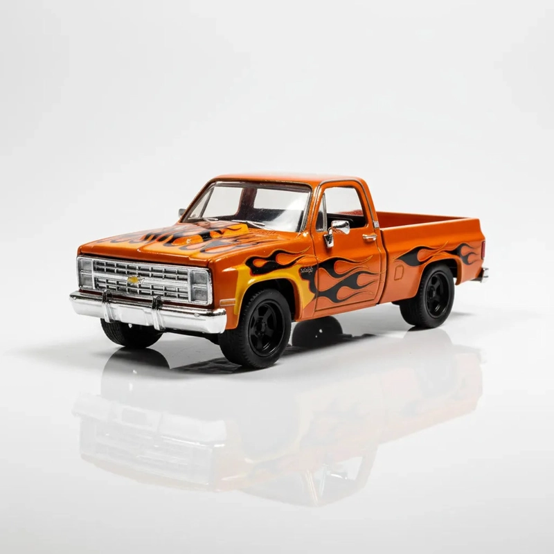 HOT WHEELS XL 83 CHEVY SILVERADO NARANJA LLAMAS 1/43 2026 - 2