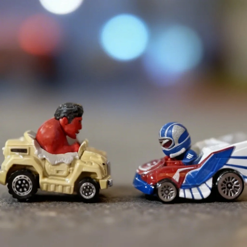 HOT WHEELS RACERVERSE 2025 RED HULK Y CAPITAN AMERICA - 4