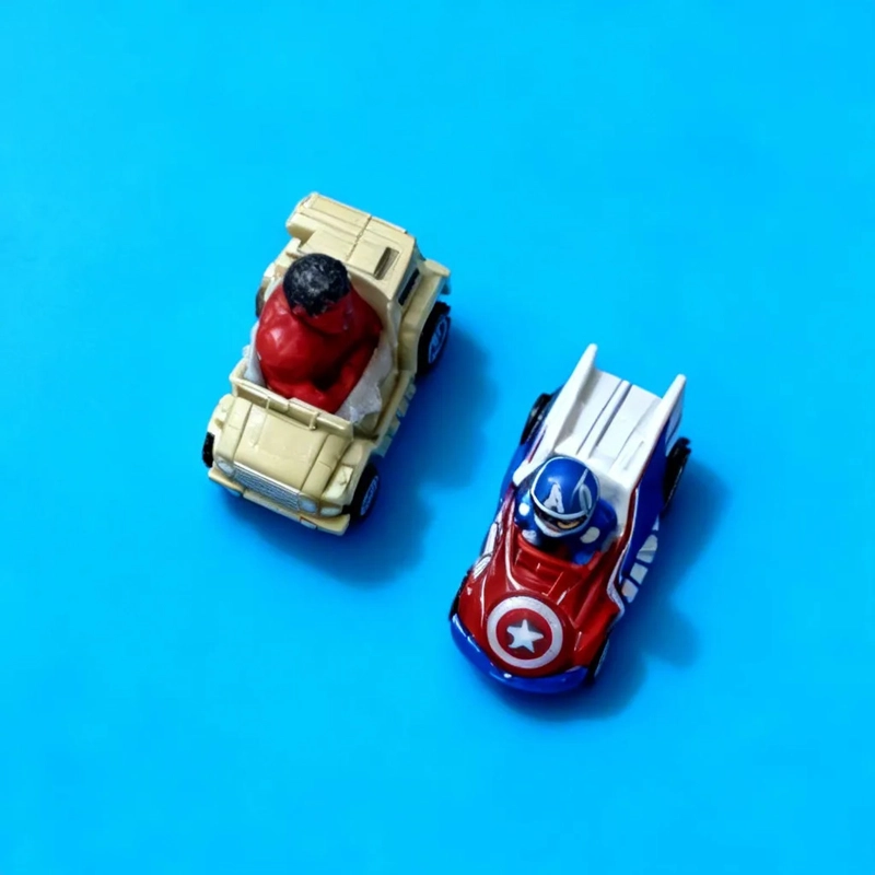 HOT WHEELS RACERVERSE 2025 RED HULK Y CAPITAN AMERICA - 6