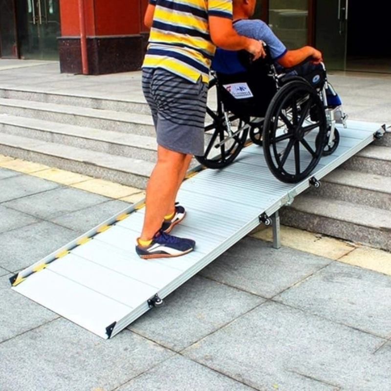 RAMPA DE ACCESO SILLA DE RUEDAS PLEGABLE 270CM - 3