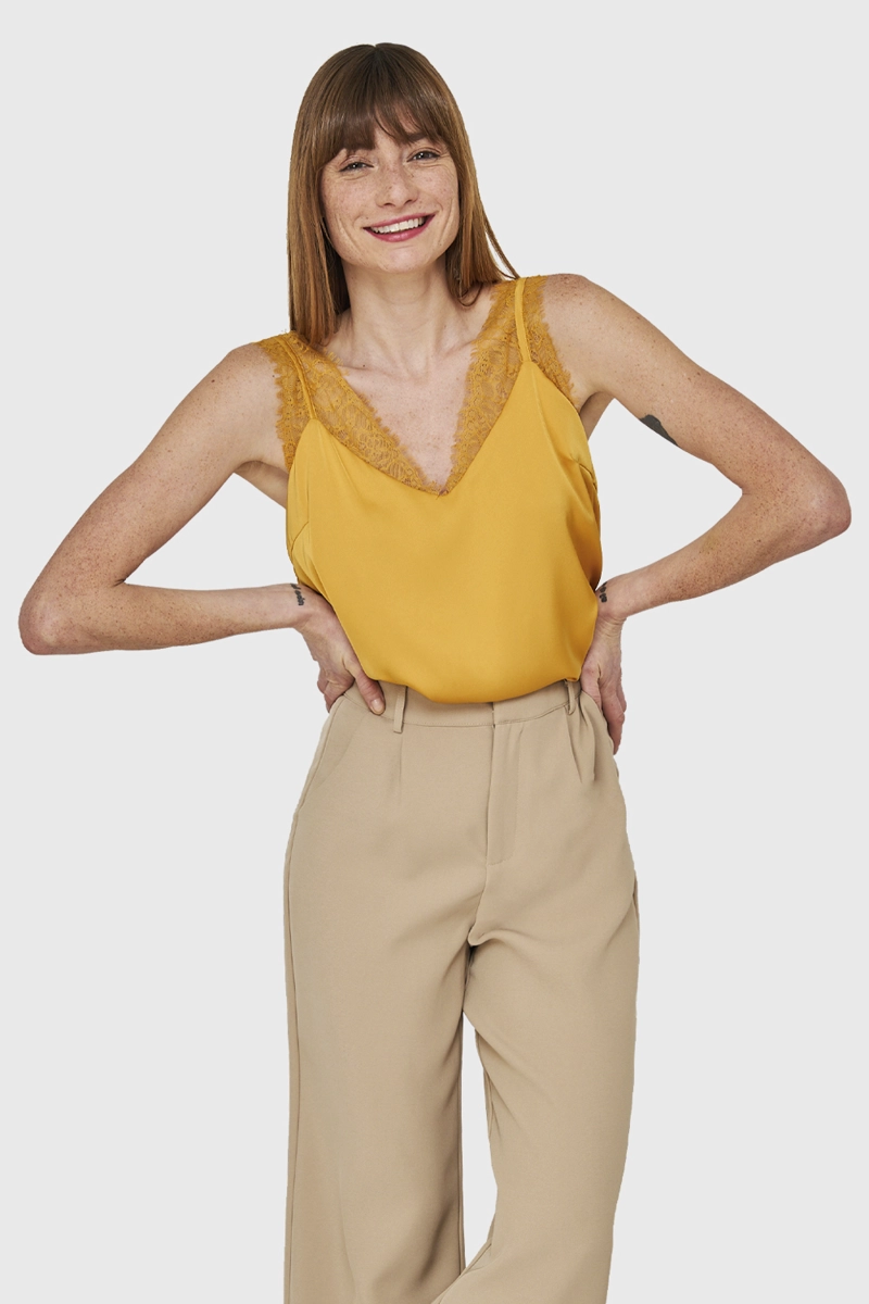 BLUSA SATIN ENCAJE TIRANTE ANCHO MOSTAZA NICOPOLY - 1