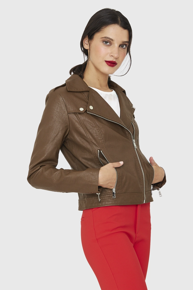CHAQUETA BIKER ECOCUERO CORTA CAFE  NICOPOLY - 3