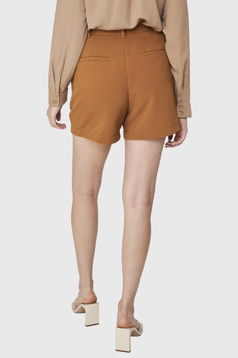 SHORT MUJER NICOPOLY CAMEL BÁSICO FORMAL - 4