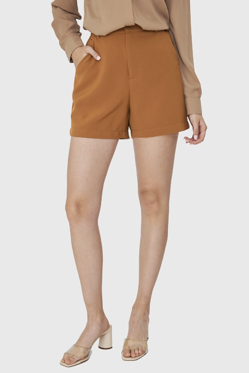 SHORT MUJER NICOPOLY CAMEL BÁSICO FORMAL - 5
