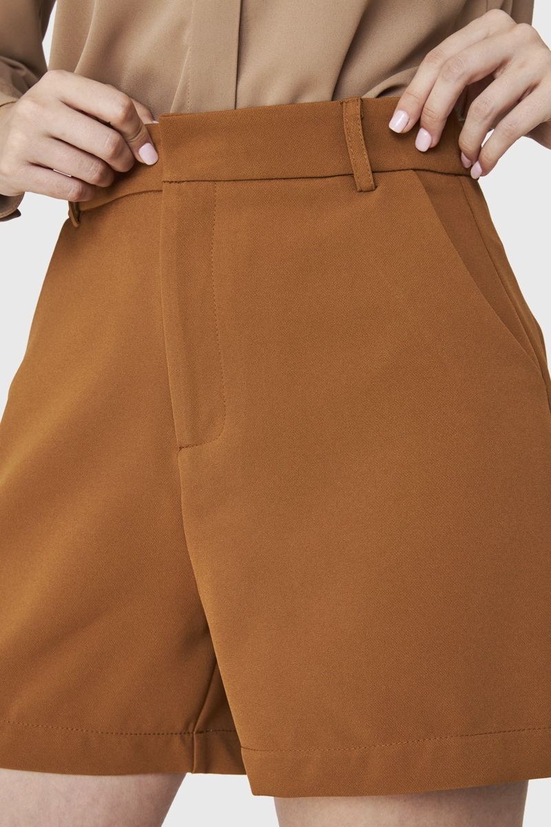 SHORT MUJER NICOPOLY CAMEL BÁSICO FORMAL - 6