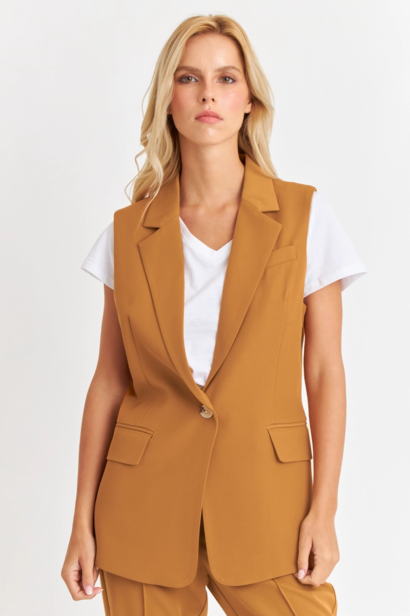 BLAZER SIN MANGAS BOTON LUCUMA MUJER NICOPOLY - 1