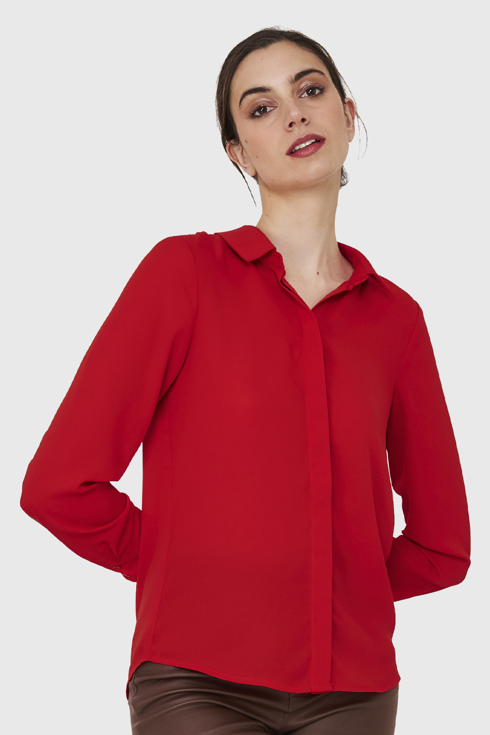 BLUSA BÁSICA BOTONERA INVISIBLE ROJO NICOPOLY - 1