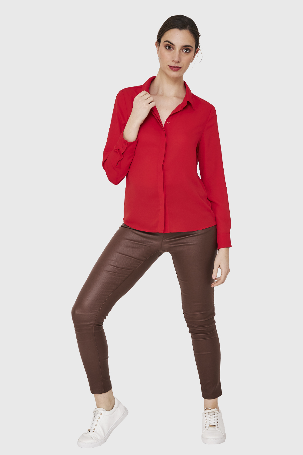 BLUSA BÁSICA BOTONERA INVISIBLE ROJO NICOPOLY - 2