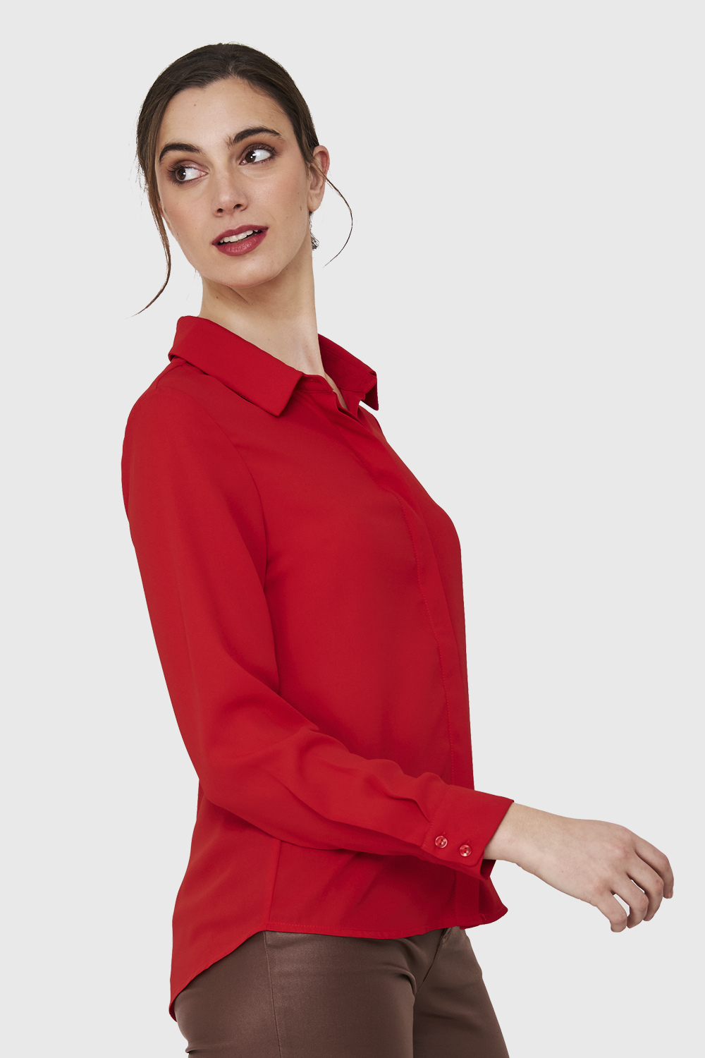BLUSA BÁSICA BOTONERA INVISIBLE ROJO NICOPOLY - 3