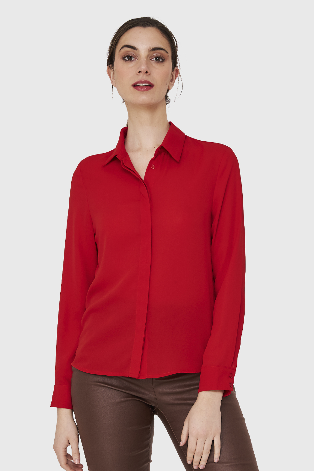 BLUSA BÁSICA BOTONERA INVISIBLE ROJO NICOPOLY - 5