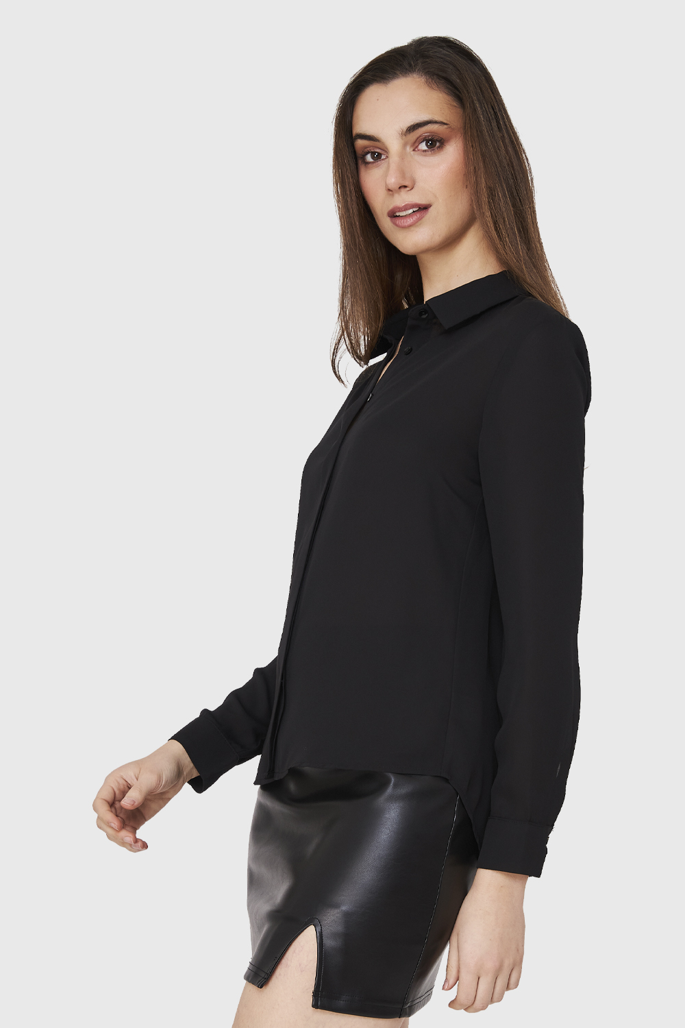 BLUSA BASICA BOTONERA INVISIBLE NEGRO NICOPOLY - 3