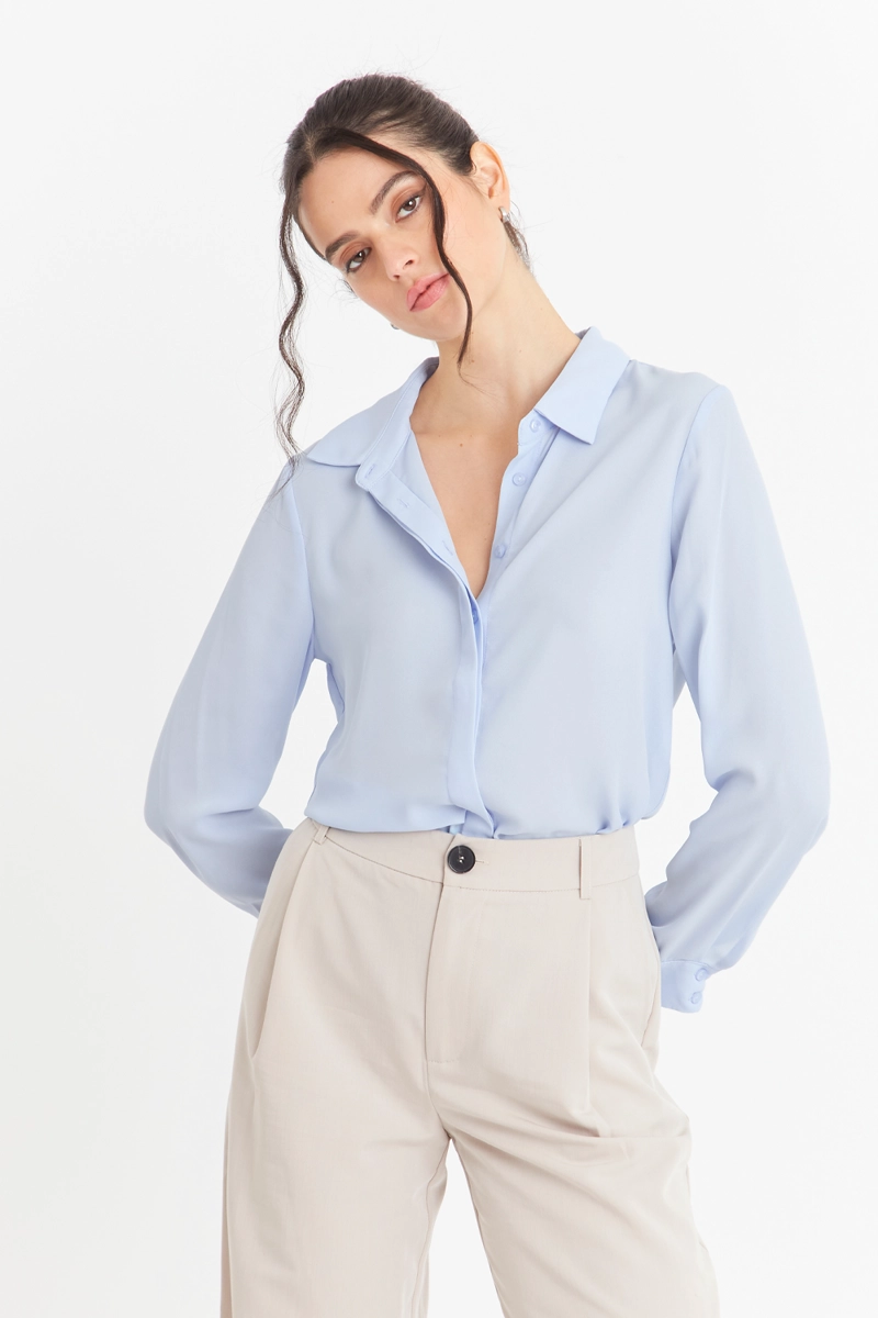 BLUSA BASICA BOTONERA INVISIBLE CELESTE NICOPOLY - 1