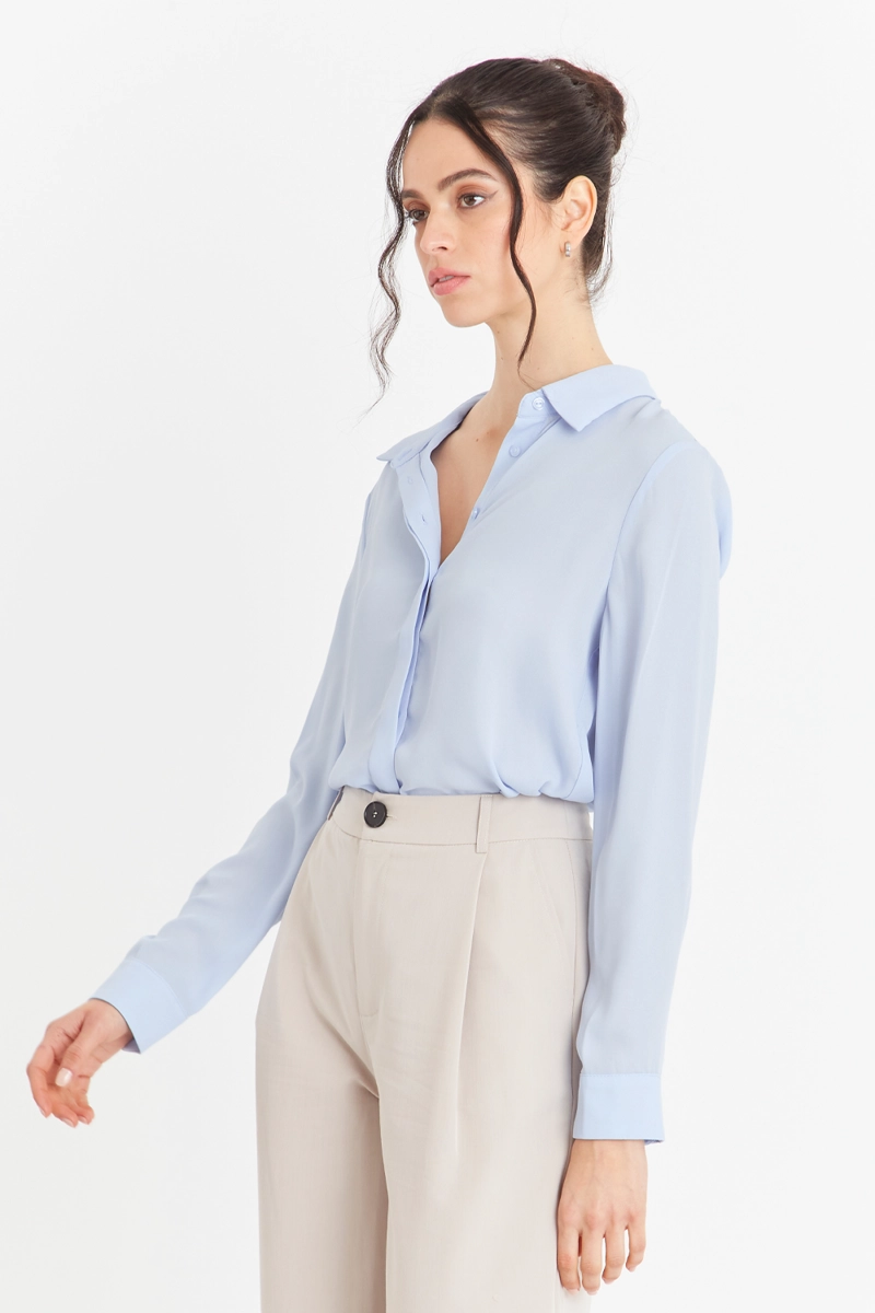 BLUSA BASICA BOTONERA INVISIBLE CELESTE NICOPOLY - 3
