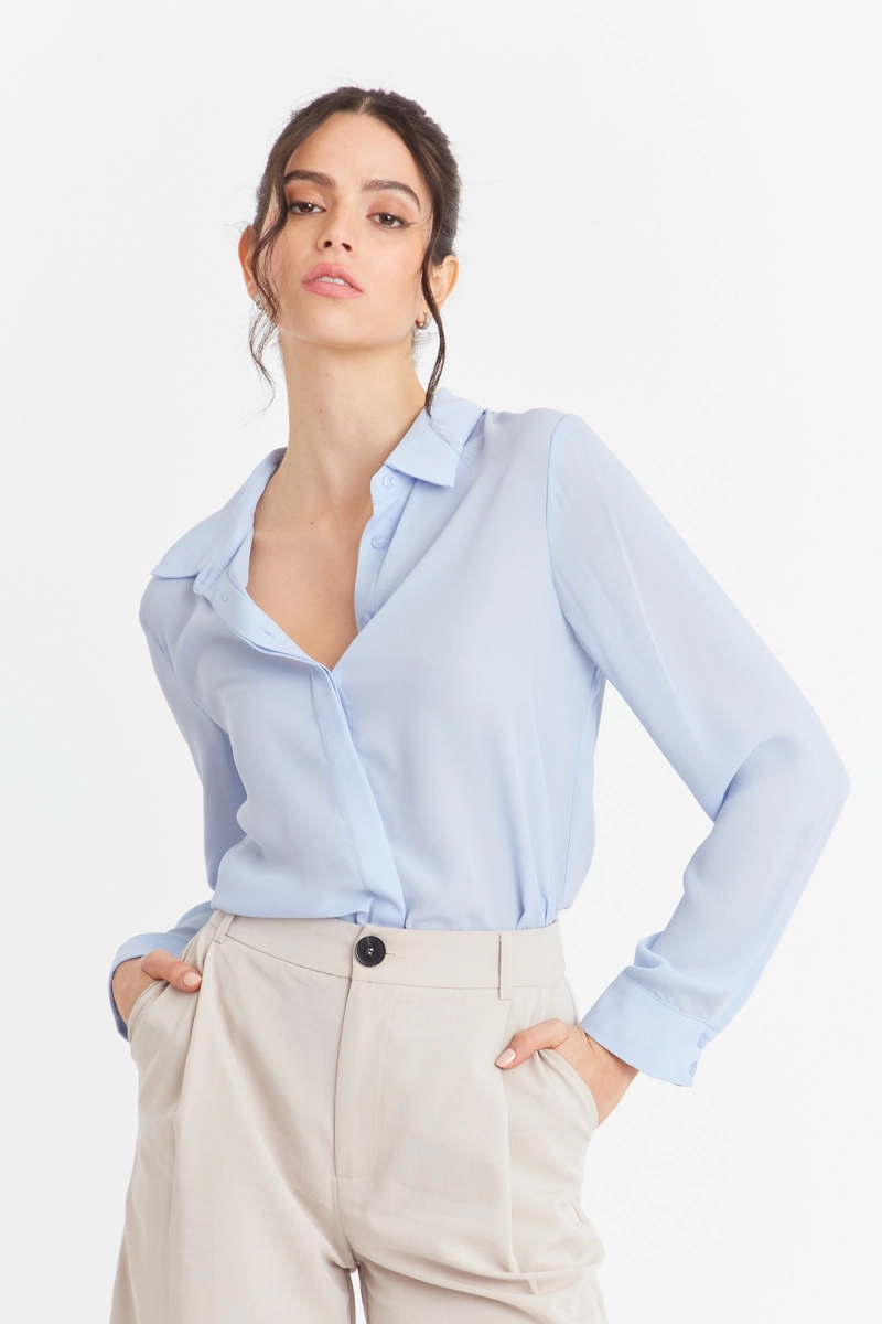BLUSA BASICA BOTONERA INVISIBLE CELESTE NICOPOLY - 5