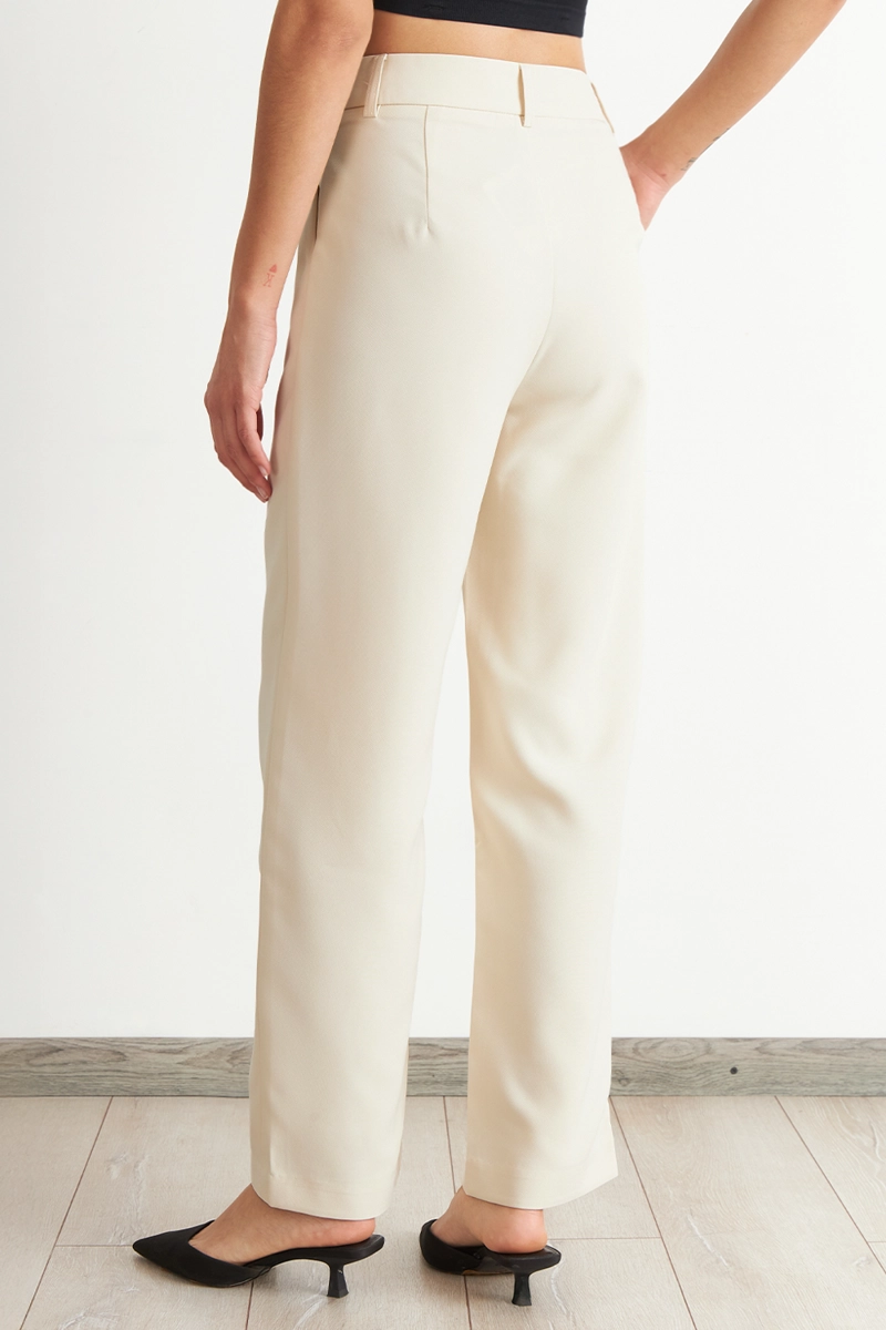 PANTALÓN MUJER NICOPOLY BLANCO CON PINZAS RECTO - 4