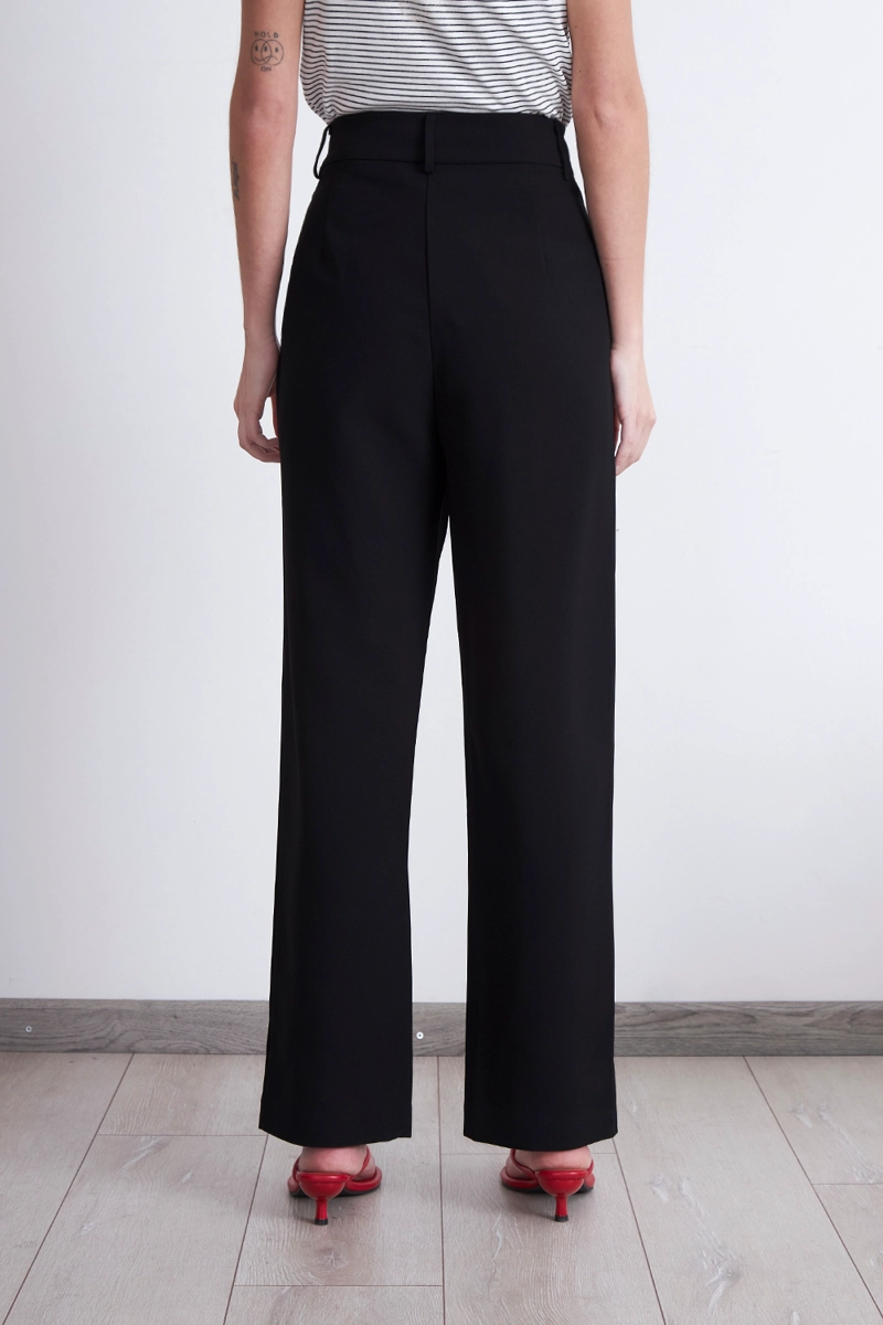 PANTALÓN MUJER NICOPOLY NEGRO CON PINZAS RECTO - 4