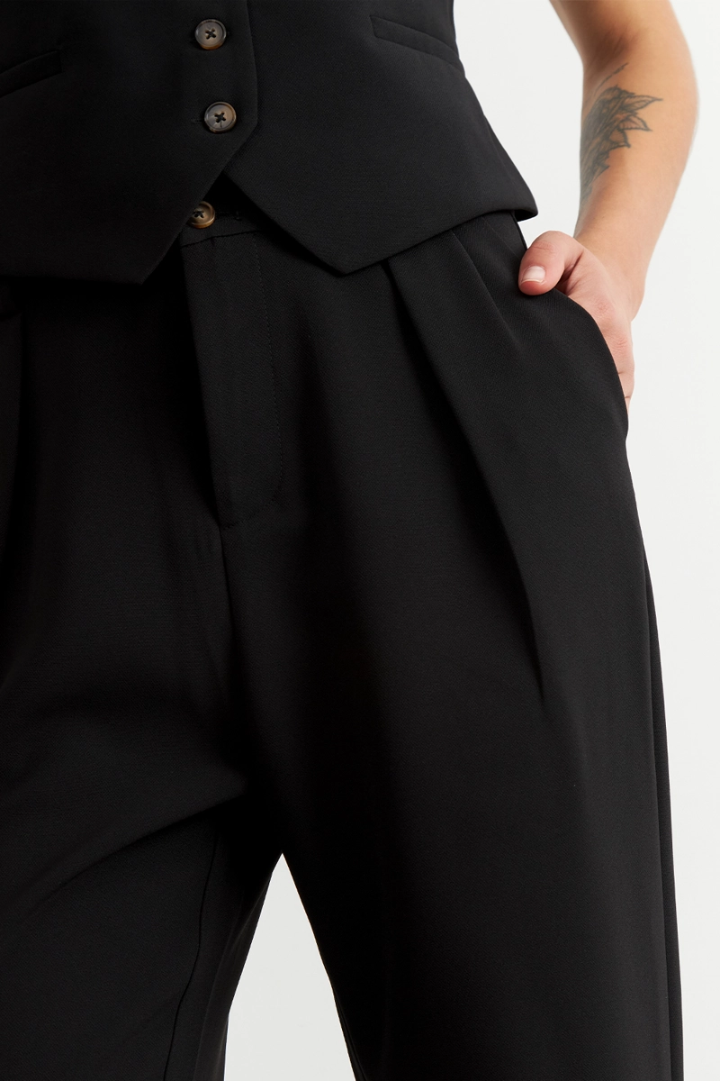 PANTALÓN MUJER NICOPOLY NEGRO CON PINZAS RECTO - 6