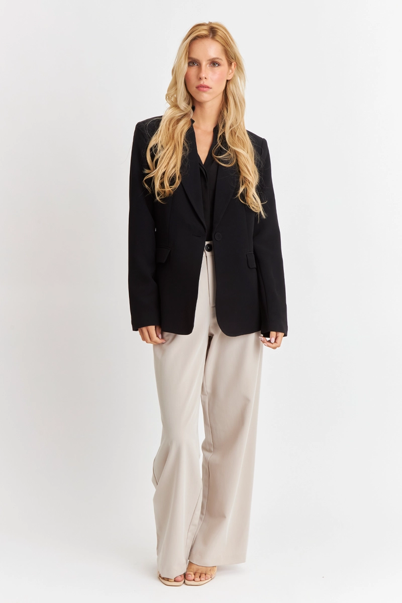 BLAZER BOLSILLOS Y BOTÓN NEGRO NICOPOLY - 2