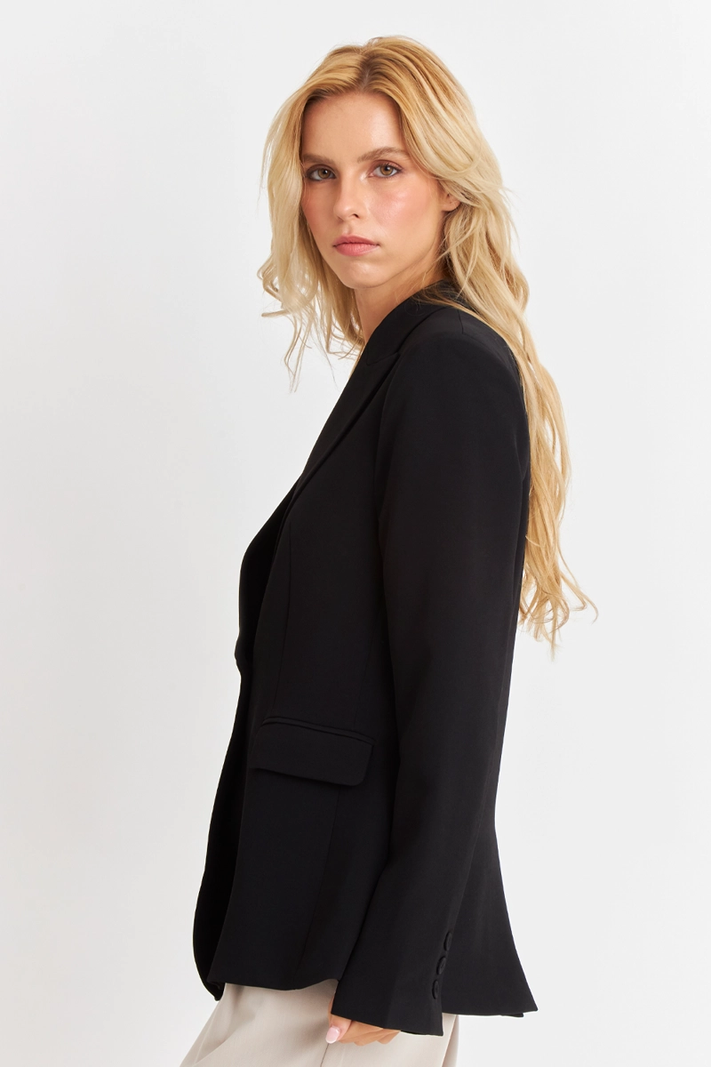 BLAZER BOLSILLOS Y BOTÓN NEGRO NICOPOLY - 3