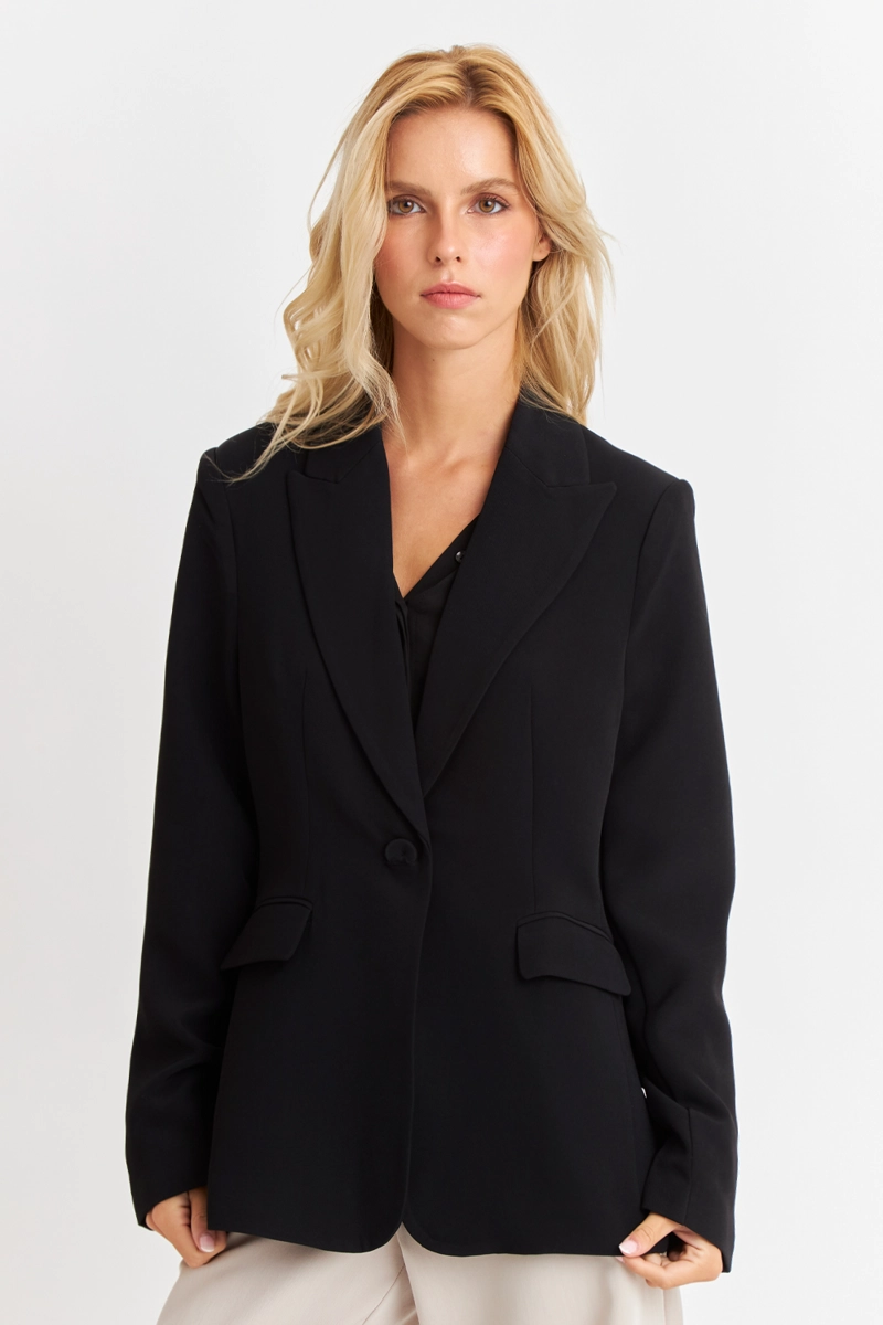 BLAZER BOLSILLOS Y BOTÓN NEGRO NICOPOLY - 4
