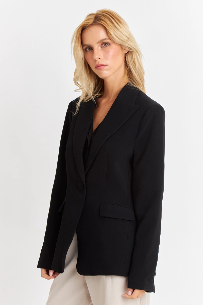BLAZER BOLSILLOS Y BOTÓN NEGRO NICOPOLY - 5