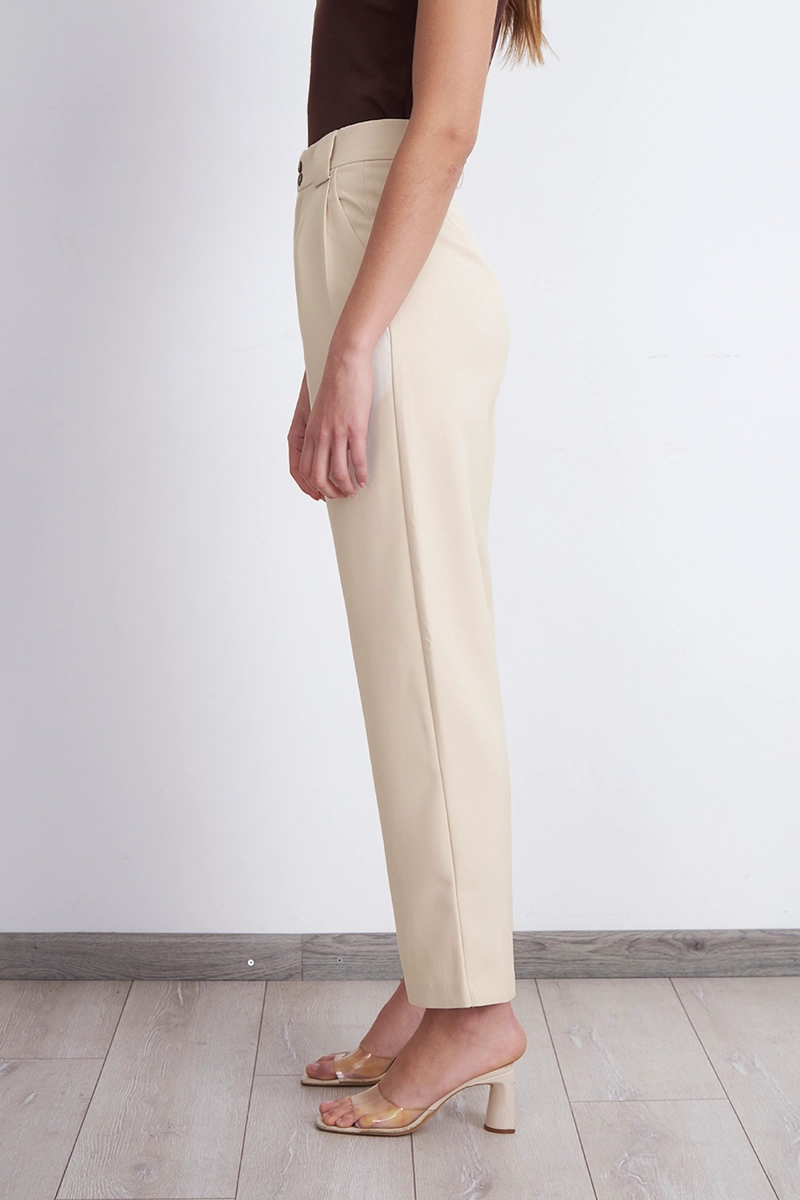 PANTALÓN MUJER NICOPOLY BEIGE RECTO CON PINZAS - 3
