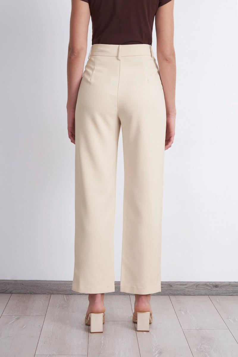 PANTALÓN MUJER NICOPOLY BEIGE RECTO CON PINZAS - 4