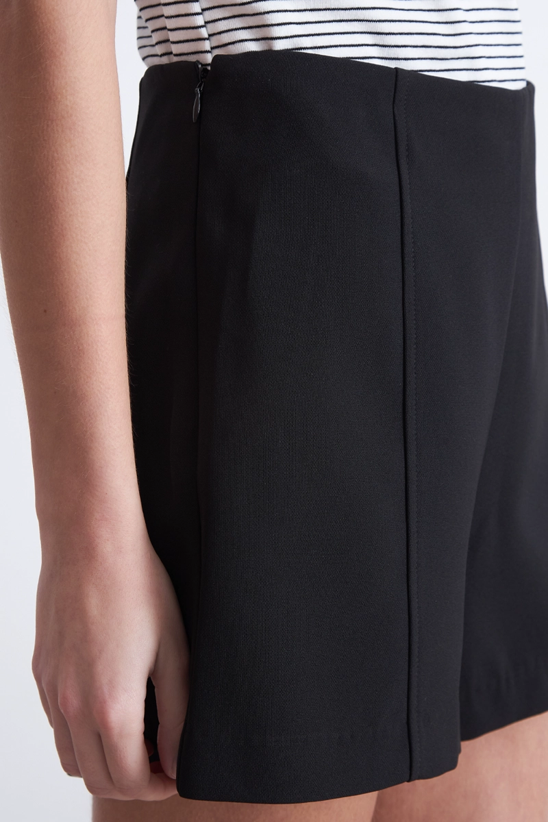 SHORT MUJER NICOPOLY NEGRO BÁSICO TIRO ALTO - 7