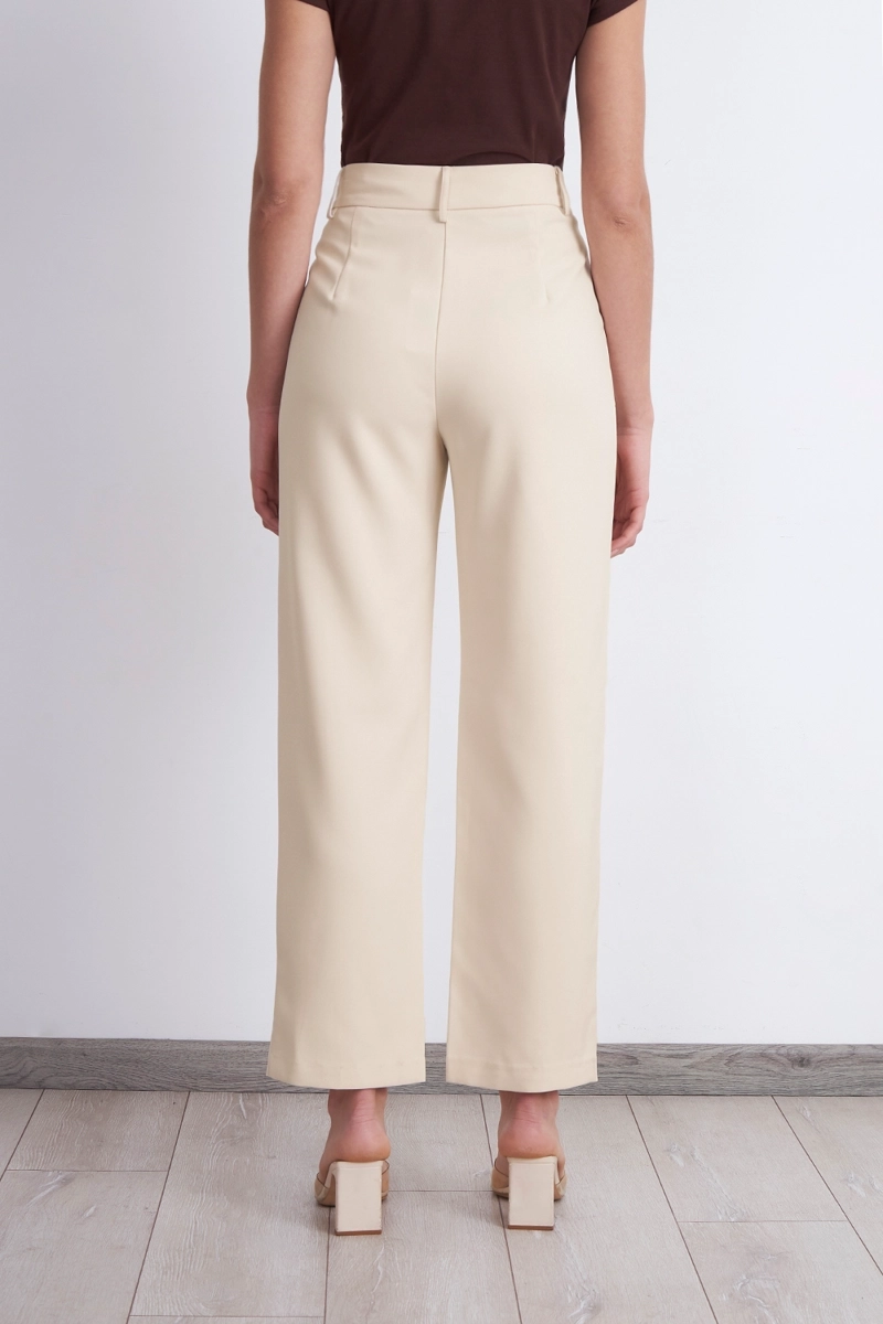 PANTALÓN MUJER NICOPOLY BEIGE RECTO CON PINZAS - 4