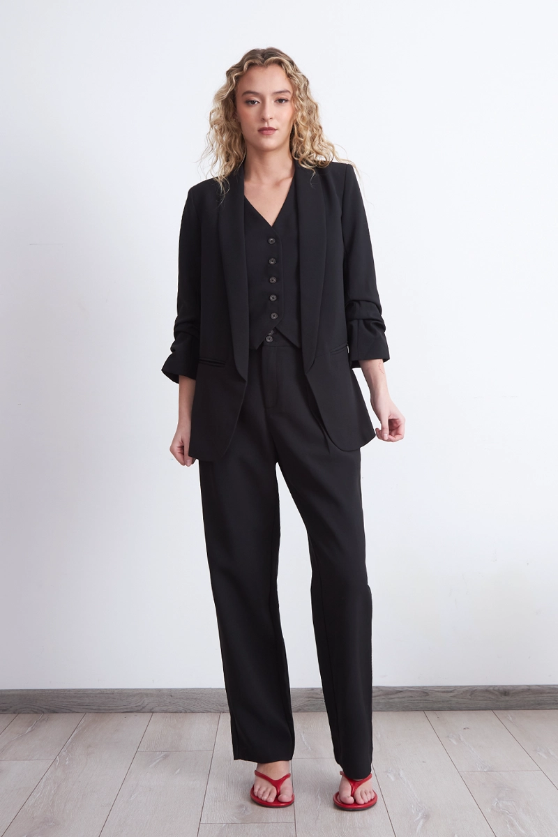 BLAZER MANGA 3/4 AJUSTADO CON SOLAPAS NEGRO NICOPOLY - 2