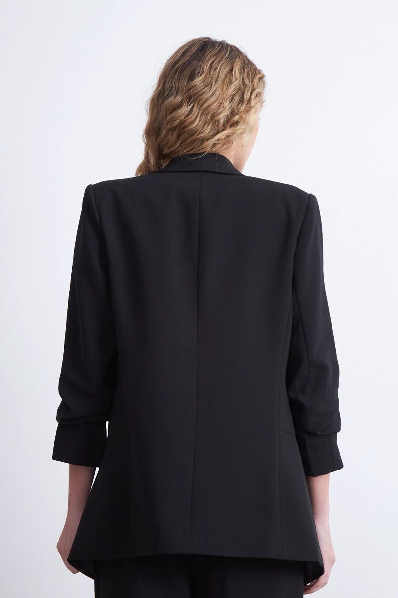 BLAZER MANGA 3/4 AJUSTADO CON SOLAPAS NEGRO NICOPOLY - 4