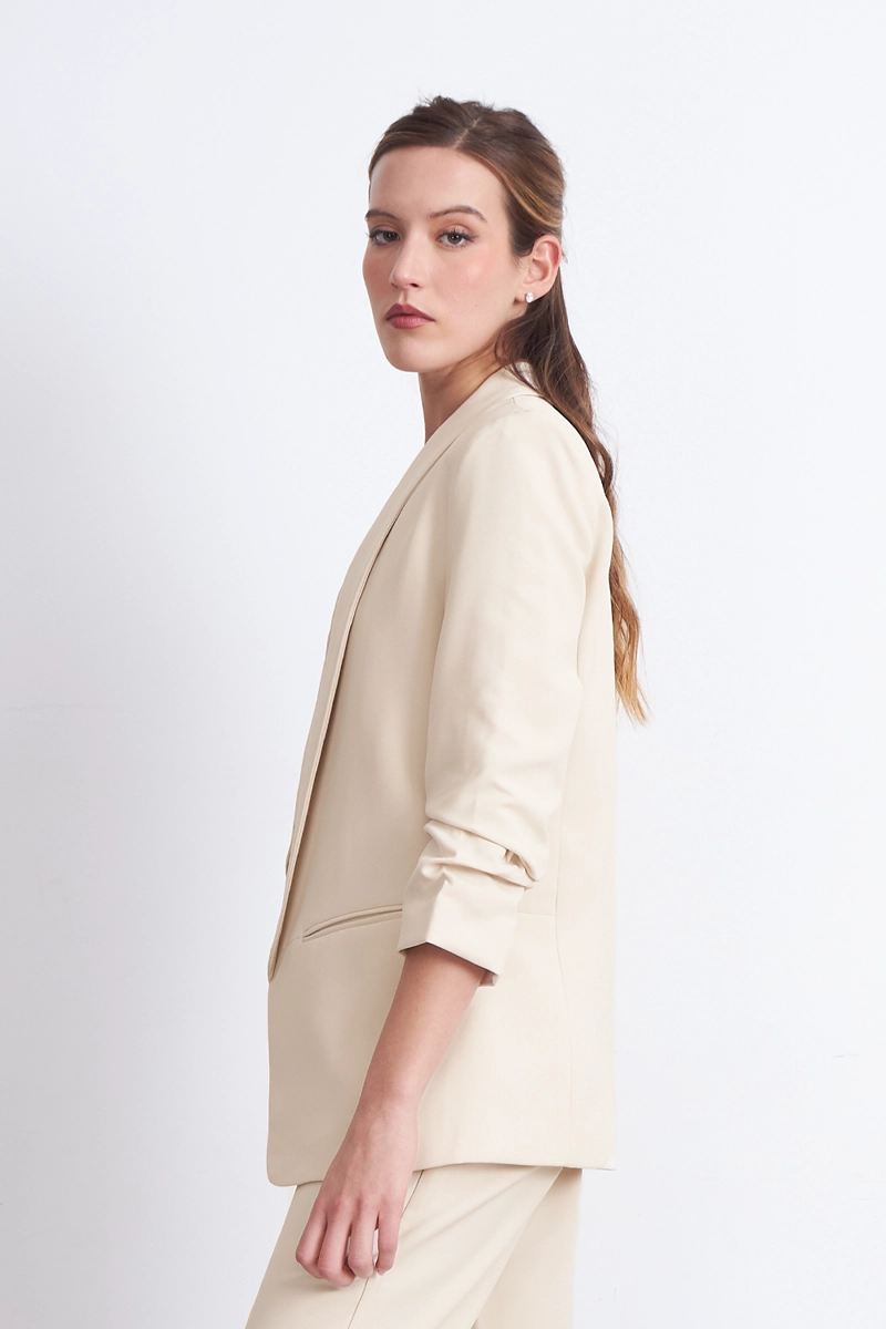 BLAZER MANGA 3/4 AJUSTADO CON SOLAPAS BEIGE NICOPOLY - 3
