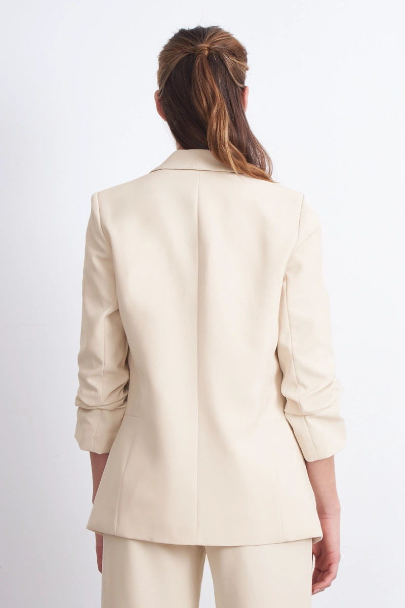BLAZER MANGA 3/4 AJUSTADO CON SOLAPAS BEIGE NICOPOLY - 4
