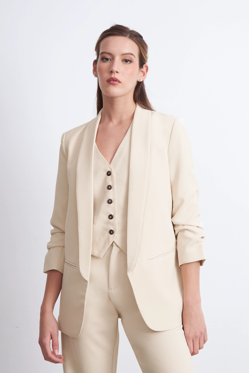 BLAZER MANGA 3/4 AJUSTADO CON SOLAPAS BEIGE NICOPOLY - 5