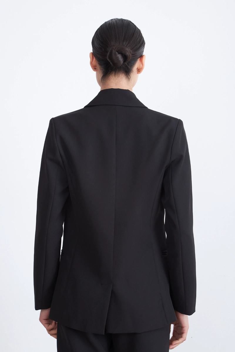 BLAZER BASICO DE TOPE NEGRO NICOPOLY - 4