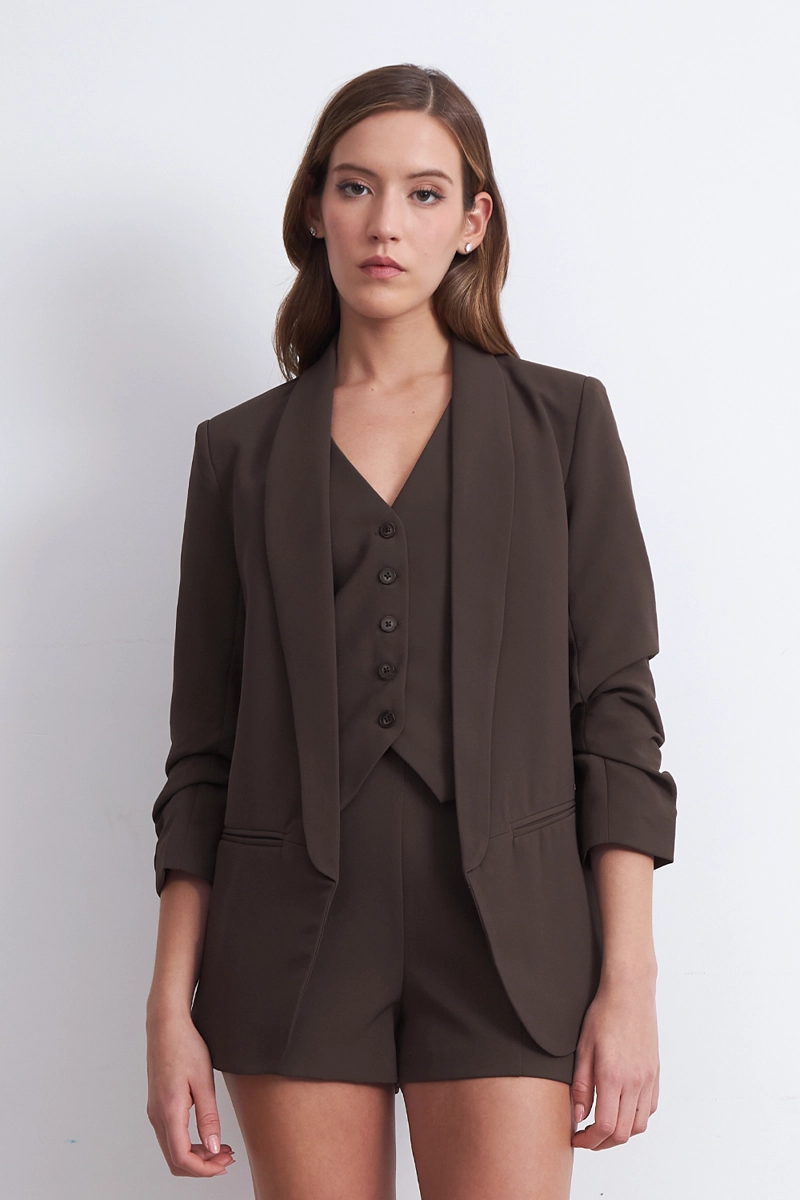 BLAZER MANGA 3/4 AJUSTADO CON SOLAPAS MOCCA NICOPOLY - 1
