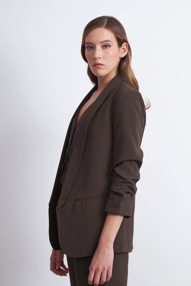 BLAZER MANGA 3/4 AJUSTADO CON SOLAPAS MOCCA NICOPOLY - 3