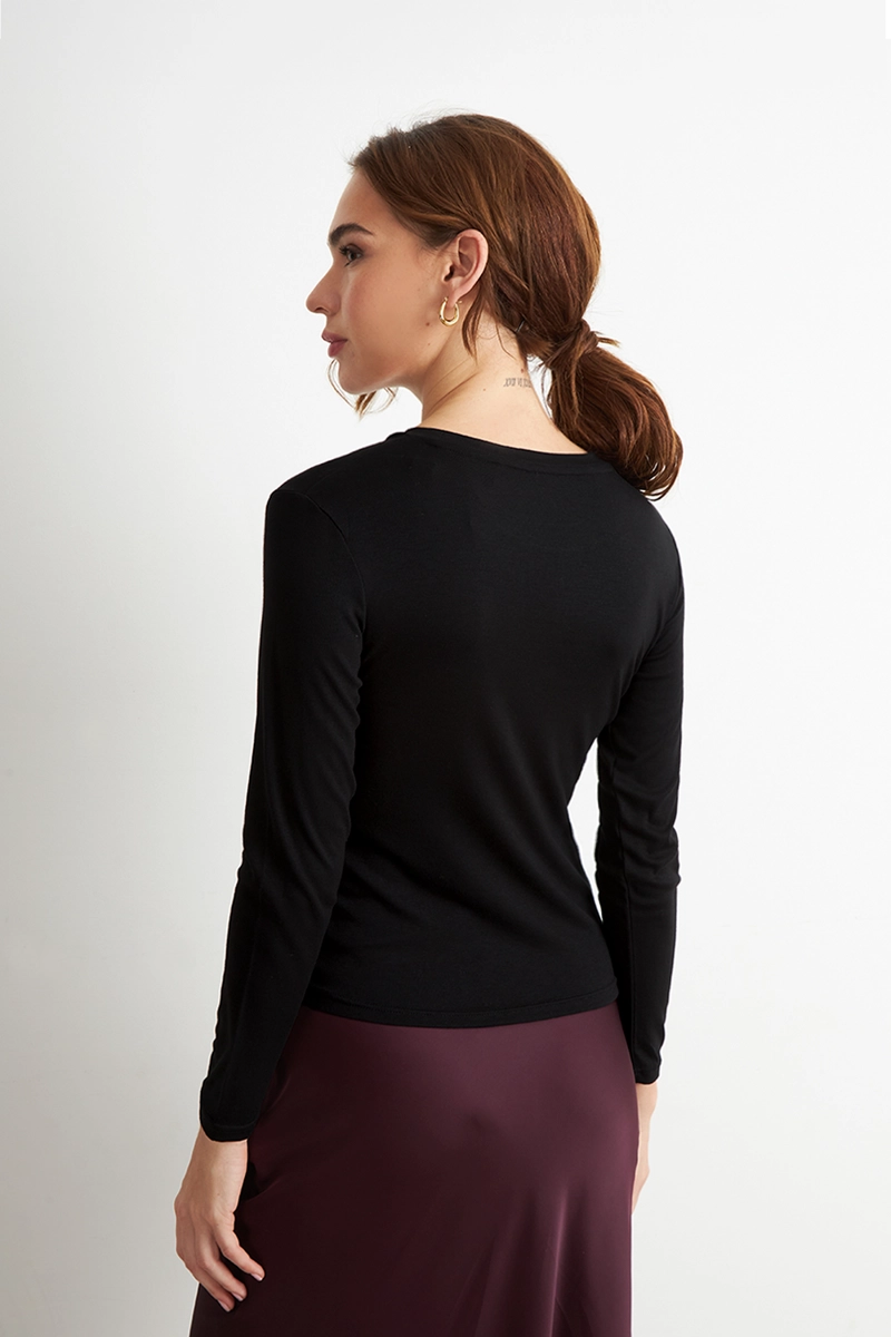 POLERA MANGA LARGA CUELLO REDONDO NEGRO MUJER NICOPOLY - 4
