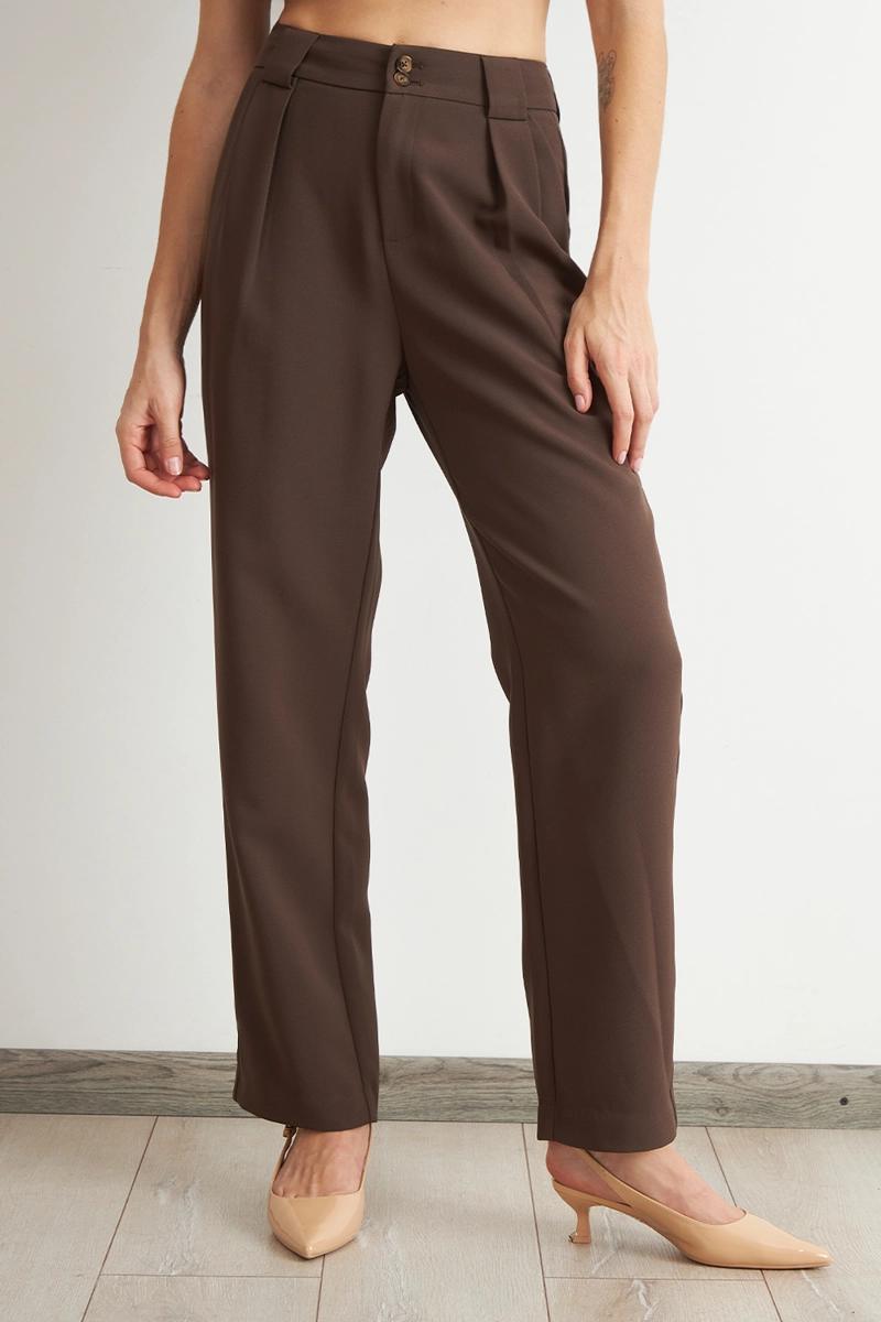 PANTALON RECTO CON PINZA MOCCA NICOPOLY - 1