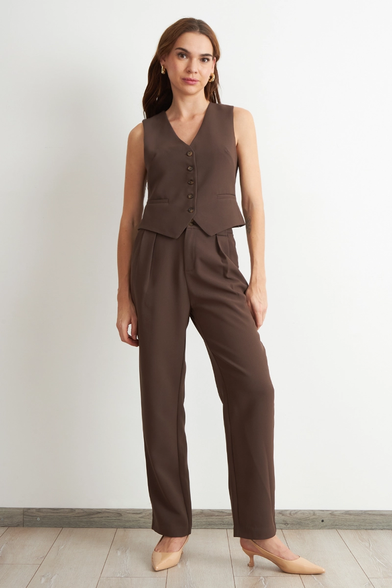 PANTALON RECTO CON PINZA MOCCA NICOPOLY - 2