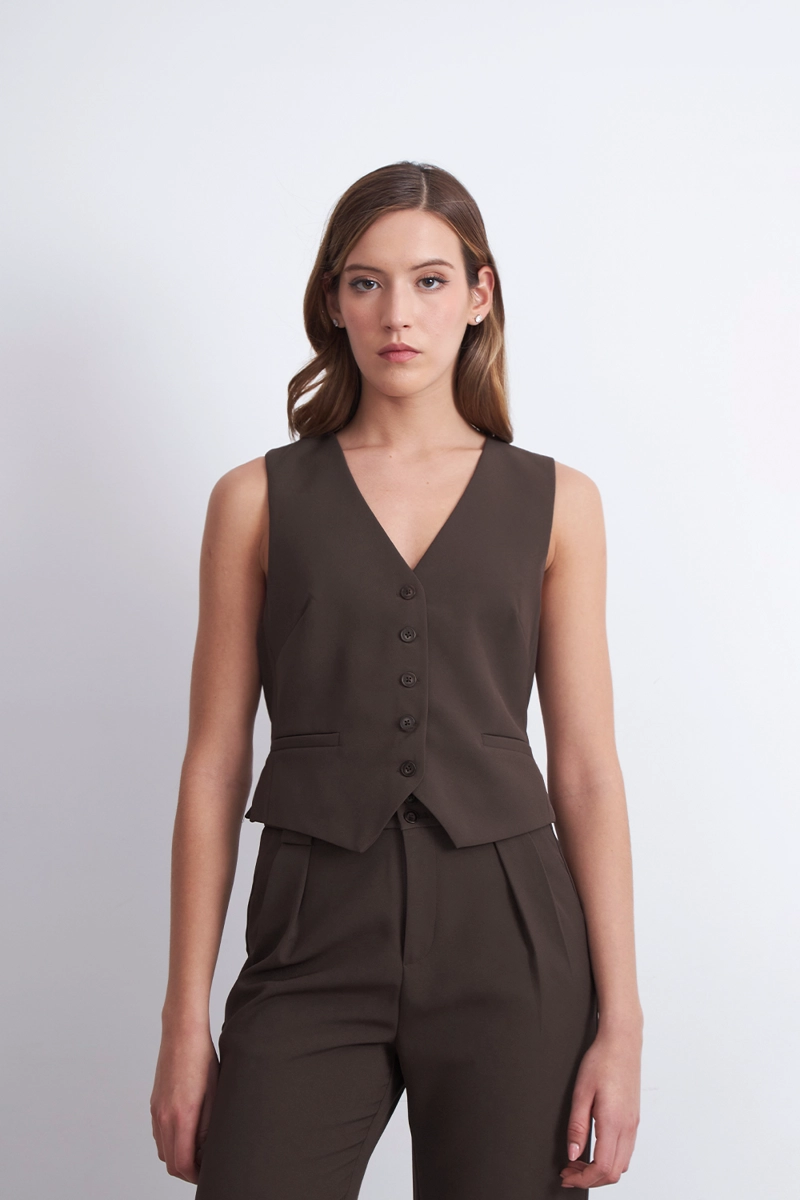 GILET BASICO AJUSTABLE MOCCA MUJER NICOPOLY - 1