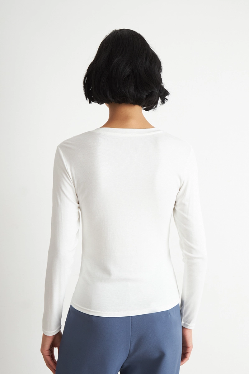 POLERA MANGA LARGA CUELLO REDONDO BLANCA NICOPOLY - 4