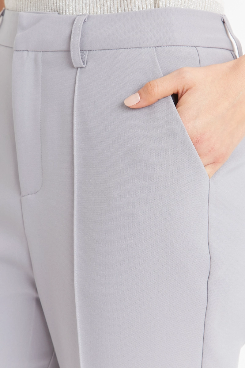 PANTALON ENTALLADO COSTURAS DELANTERAS GRIS NICOPOLY - 6
