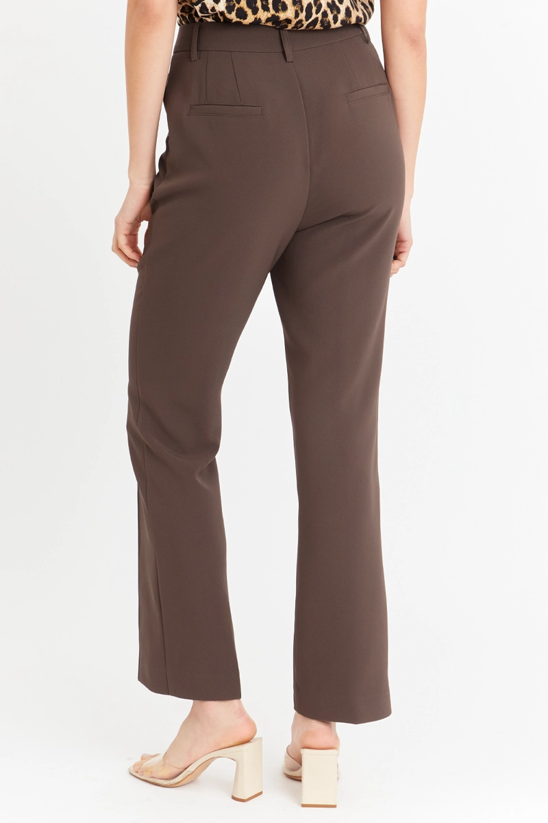 PANTALON ENTALLADO COSTURAS DELANTERAS CAFE  NICOPOLY - 4