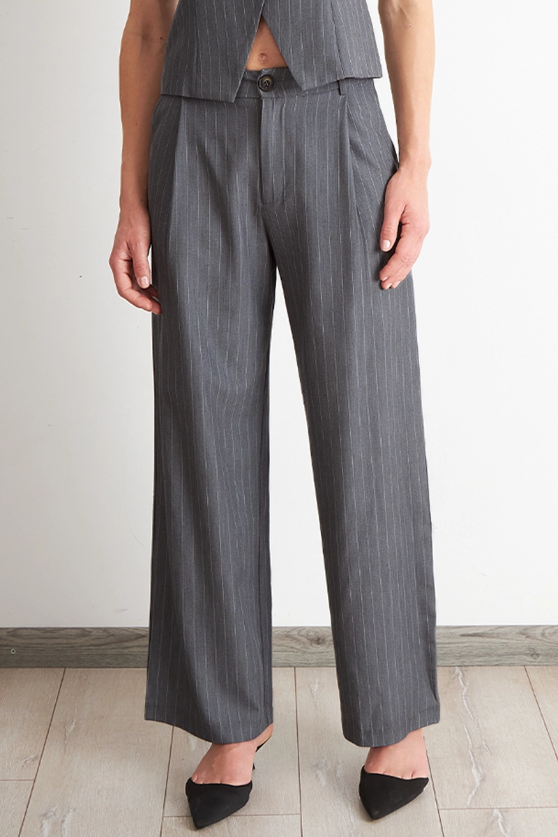 PANTALON DE PIERNA RECTA RAYA DIPLOMATICA GRIS NICOPOLY - 1